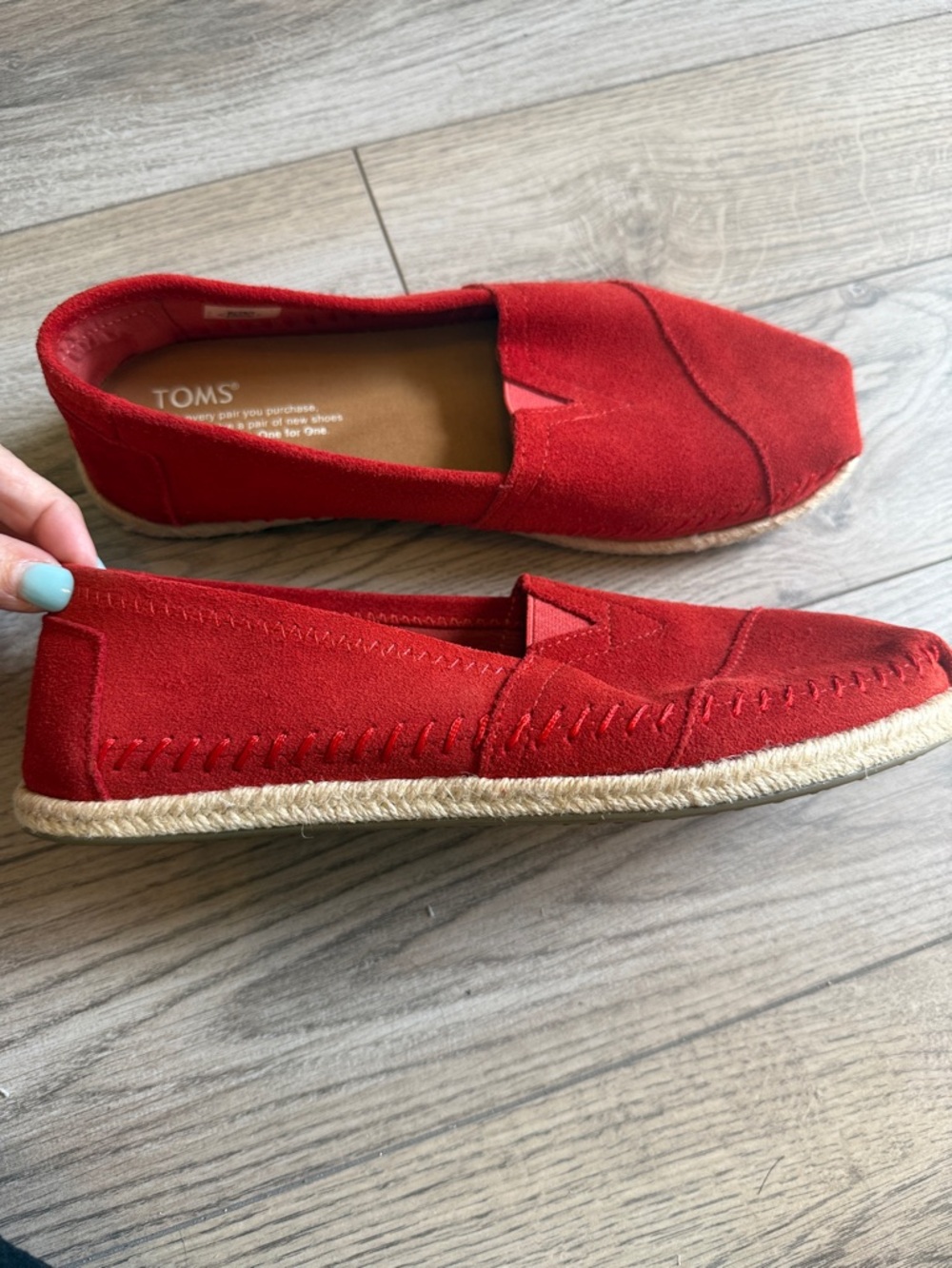 New nwot Toms bright true red suede shoes - Picture 5 of 5